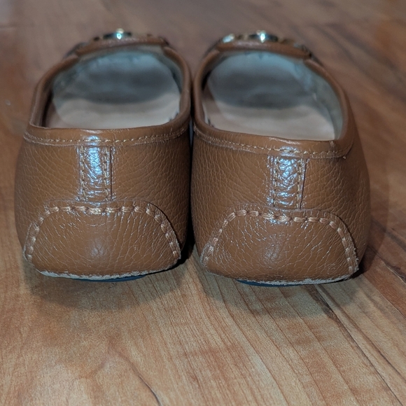 Michael Kors Camel Brown Leather Flats Loafers Gold Accent Hardware Women's 6.5 - Picture 3 of 8